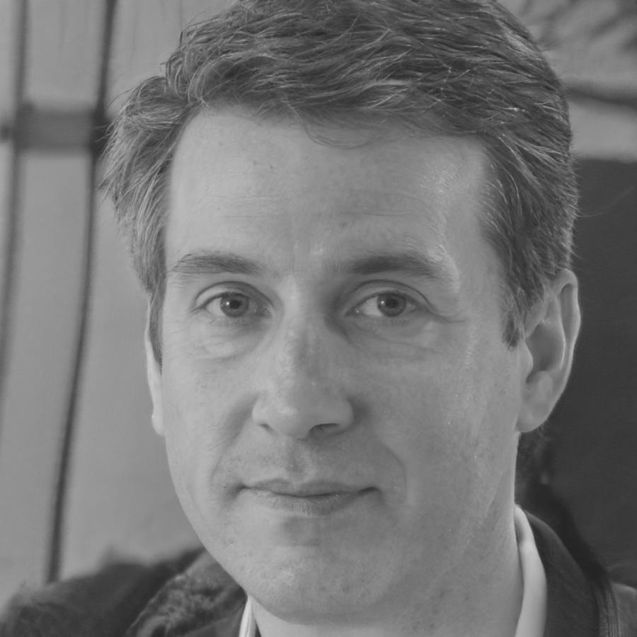 Dr. Michael Bergmann - Senior Finanzanalyst